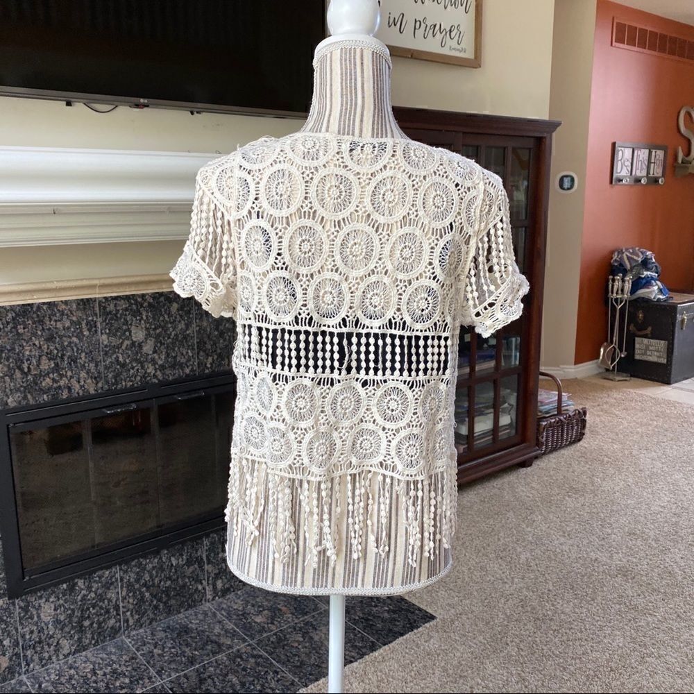 Crocheted Cream Fringed Bottom Top Medium - Picture 4 of 4